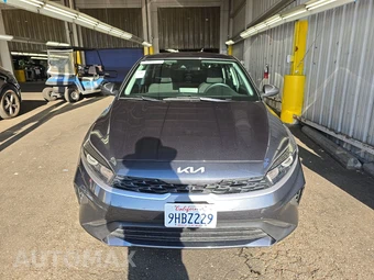 2023 Kia Forte LXS – miniatura 2