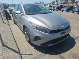 2023 Kia Forte LXS - miniatura 3
