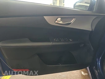2023 Kia Forte LXS - miniatura 9