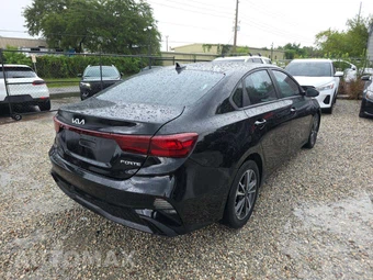 2023 Kia Forte LXS - miniatura 3
