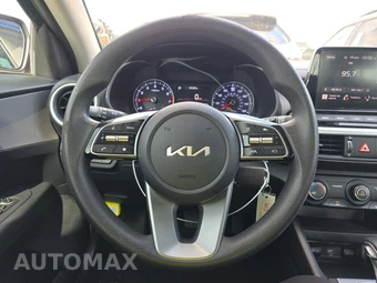 2023 Kia Forte LXS – miniatura 10