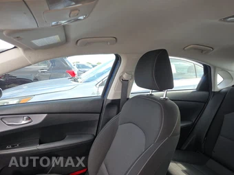 2023 Kia Forte LXS – miniatura 17