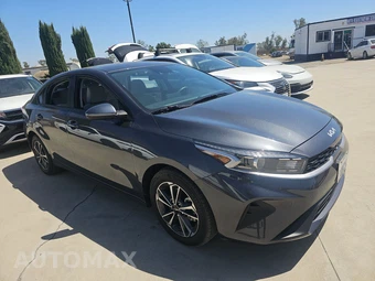 2023 Kia Forte LXS - miniatura 3