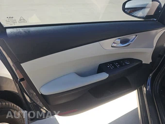 2023 Kia Forte LXS - miniatura 9