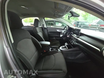 2023 Kia Forte LXS – miniatura 8