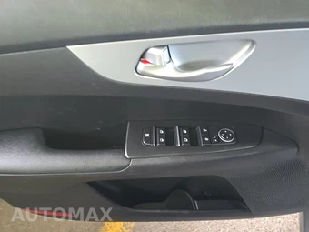 2023 Kia Forte LXS – miniatura 9