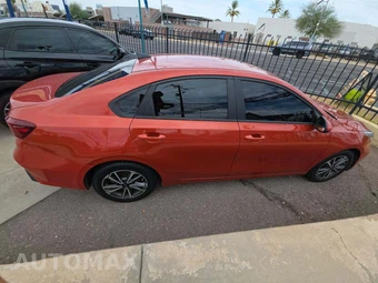 2023 Kia Forte LXS – miniatura 4