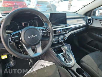 2023 Kia Forte LXS – miniatura 11