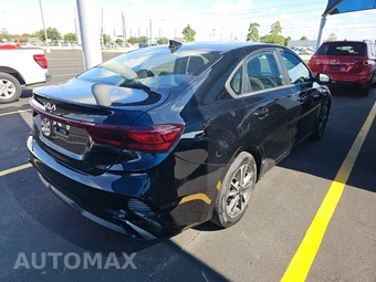 2023 Kia Forte LXS – miniatura 4