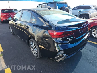 2023 Kia Forte LXS – miniatura 6