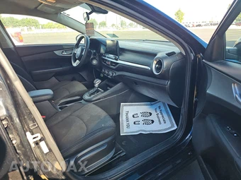 2023 Kia Forte LXS – miniatura 8