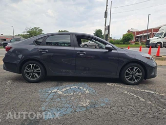 2023 Kia Forte LXS - miniatura 4