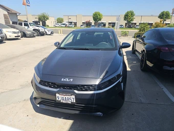 2023 Kia Forte LXS - miniatura 2