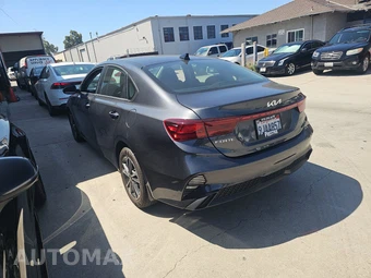 2023 Kia Forte LXS - miniatura 6