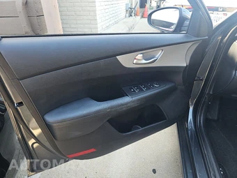 2023 Kia Forte LXS - miniatura 9