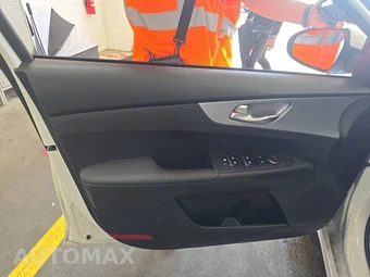 2023 Kia Forte LXS – miniatura 9