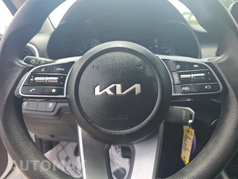2023 Kia Forte LXS - miniatura 10