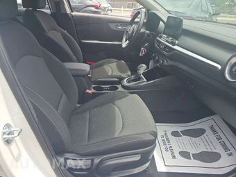 2023 Kia Forte LXS - miniatura 8