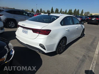 2023 Kia Forte LXS – miniatura 4