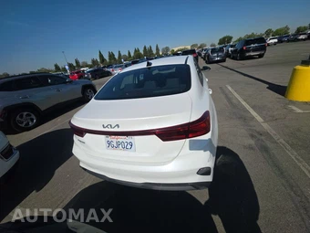 2023 Kia Forte LXS – miniatura 5