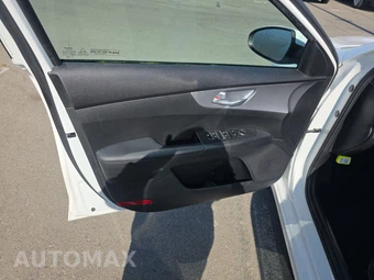 2023 Kia Forte LXS – miniatura 9