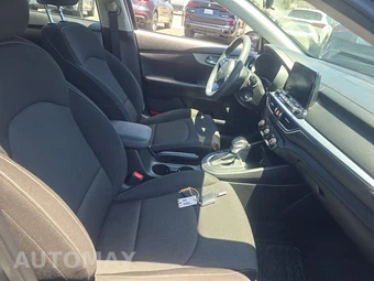 2023 Kia Forte LXS - miniatura 8