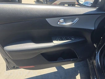 2023 Kia Forte LXS - miniatura 9