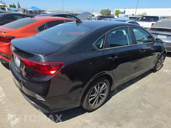 2023 Kia Forte LXS - miniatura 4