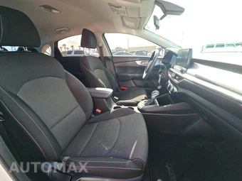 2023 Kia Forte LXS - miniatura 8
