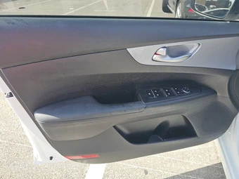 2023 Kia Forte LXS - miniatura 9