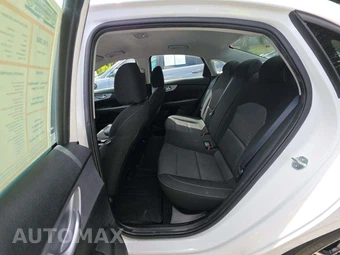 2023 Kia Forte LXS – miniatura 13