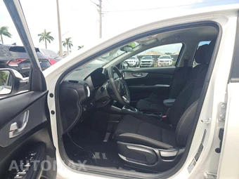 2023 Kia Forte LXS – miniatura 3