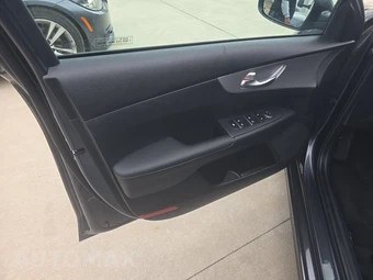 2023 Kia Forte LXS - miniatura 9