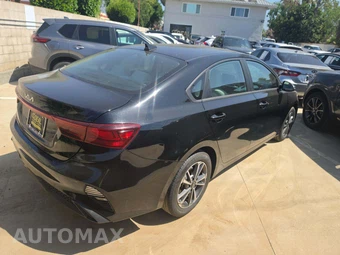 2023 Kia Forte LXS – miniatura 3