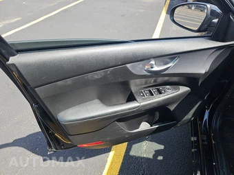 2023 Kia Forte LXS - miniatura 9