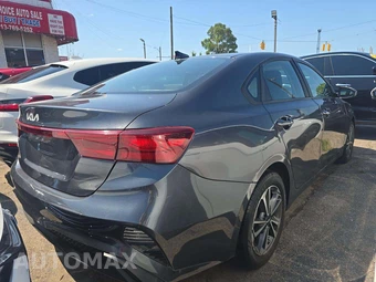 2023 Kia Forte LXS - miniatura 3