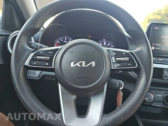 2023 Kia Forte LXS – miniatura 10