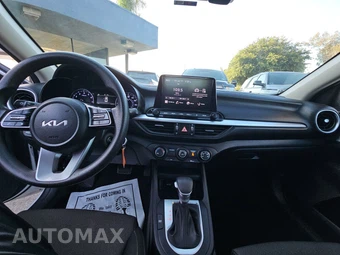 2023 Kia Forte LXS – miniatura 11