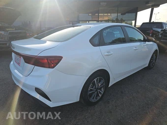 2023 Kia Forte LXS – miniatura 4