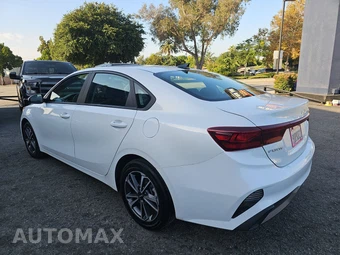 2023 Kia Forte LXS – miniatura 6