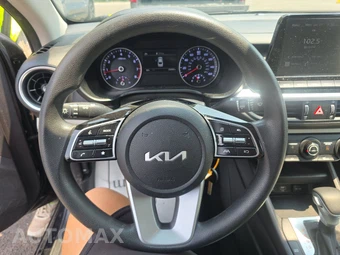 2023 Kia Forte LXS - miniatura 10