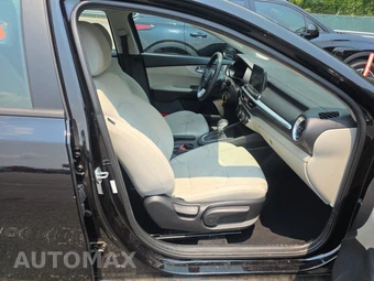 2023 Kia Forte LXS - miniatura 8