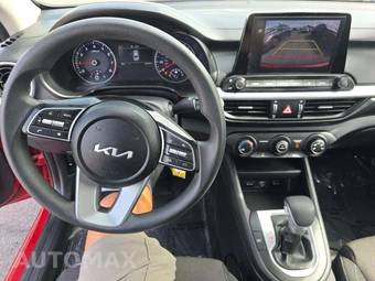 2023 Kia Forte LXS – miniatura 10
