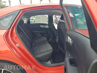 2023 Kia Forte LXS – miniatura 13