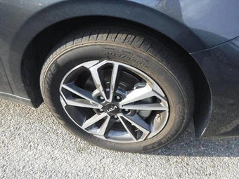 2023 Kia Forte LXS - miniatura 11
