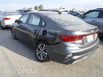 2023 Kia Forte LXS - miniatura 4