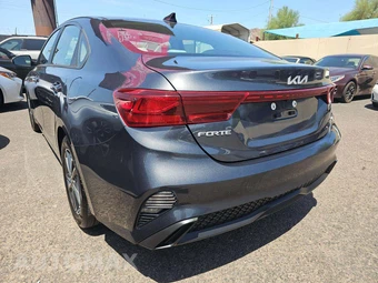 2023 Kia Forte LXS - miniatura 2
