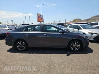 2023 Kia Forte LXS - miniatura 4