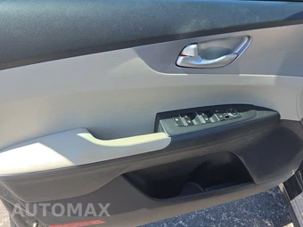 2023 Kia Forte LXS - miniatura 9