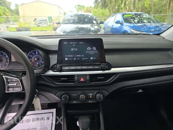 2023 Kia Forte LXS - miniatura 10